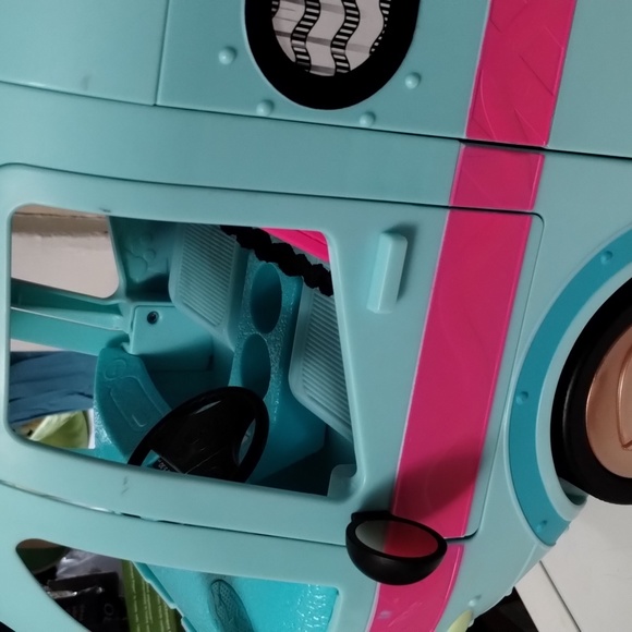 L.O.L 4-in-1 Glamper Fashion Camper With Accessories - Picture 8 of 16